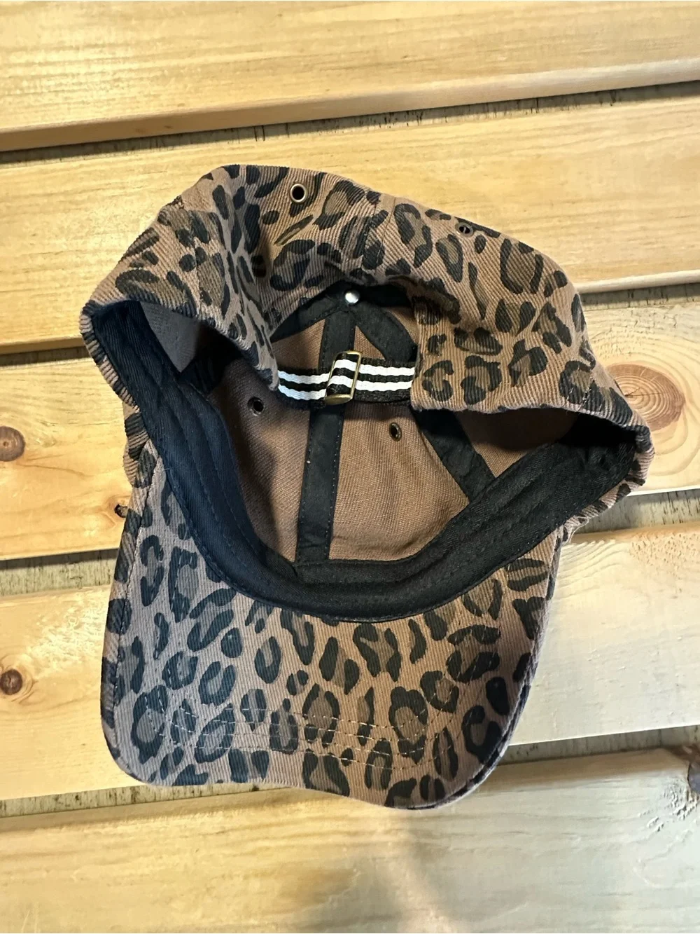 Leopard Print Structured Cotton Baseball  excellent condition